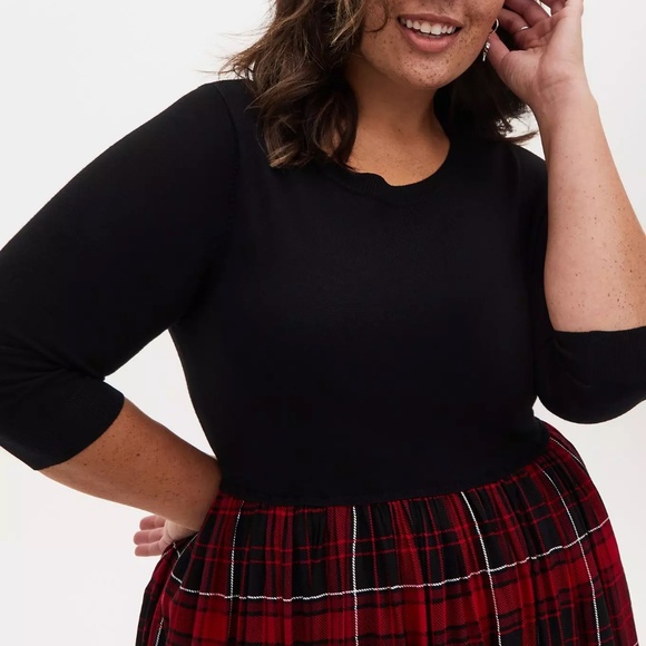 Torrid Dress 0X LG - Skater Black Knit Red Plaid Pockets Plus Size Holiday X-Mas - Picture 2 of 5